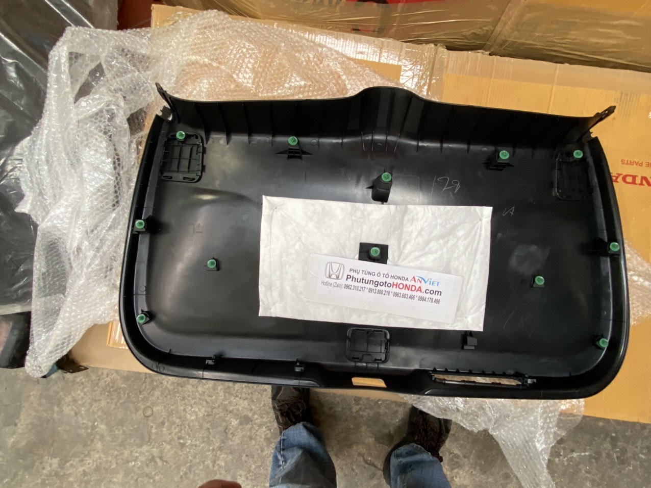 Táp py trên cửa hậu xe Honda Crv